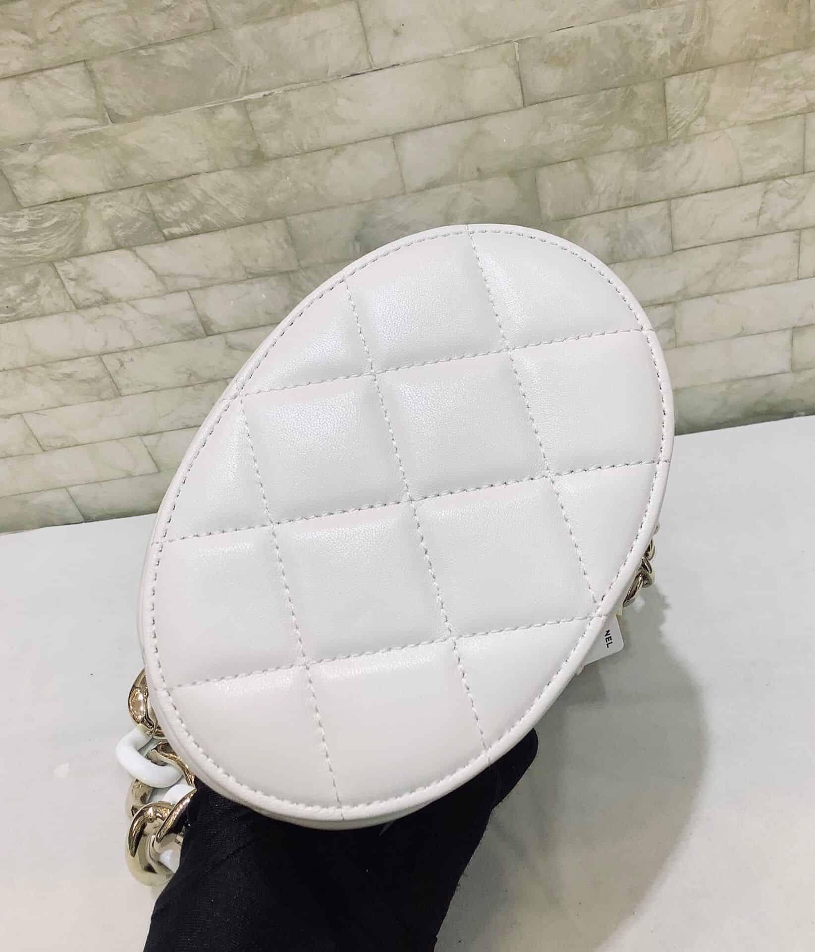Chanel/香奈儿 2020新款小羊皮菱格圆桶化妆包 AS1355
