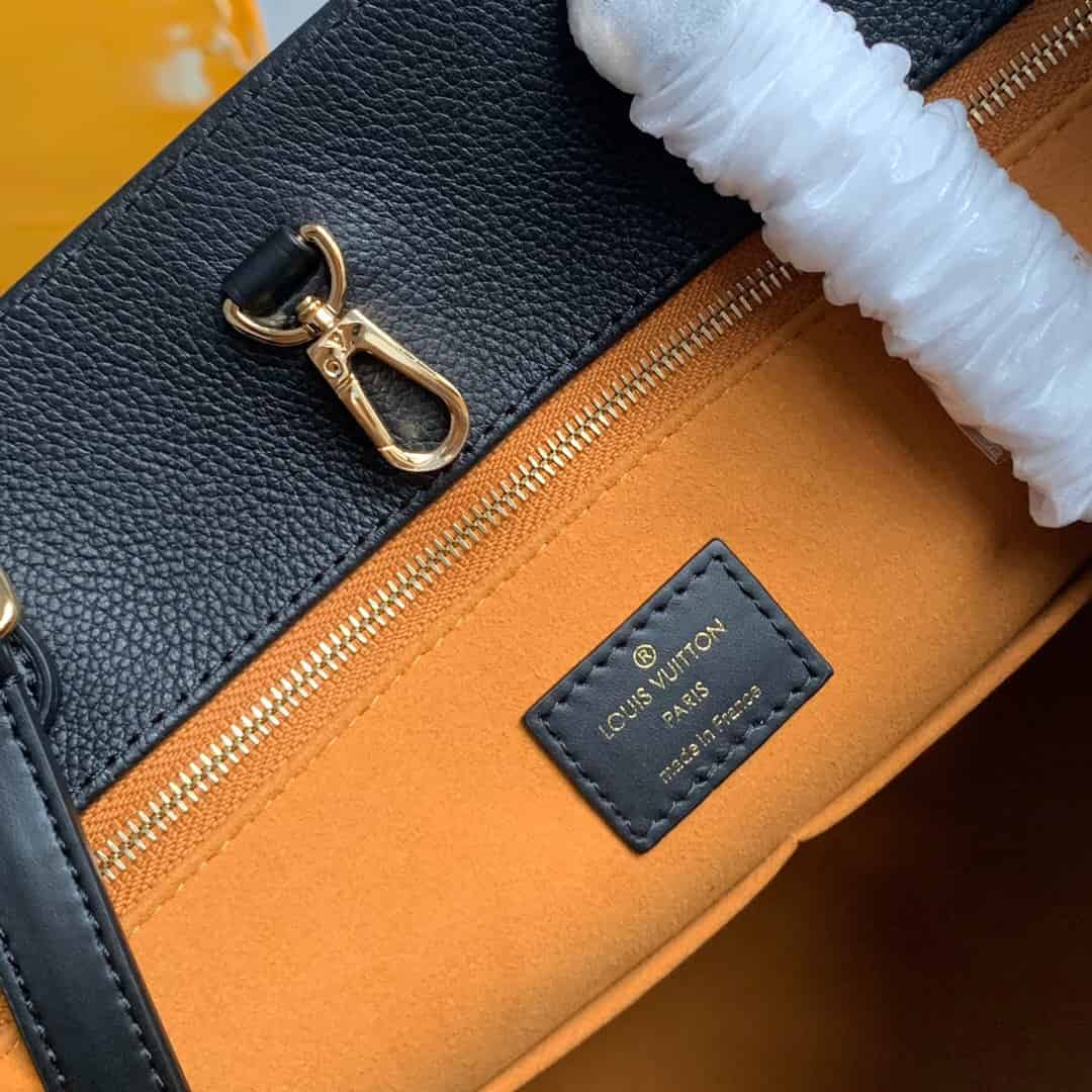 LV 2020年新款女士ONTHEGO压纹软牛皮手袋手提包 M44925