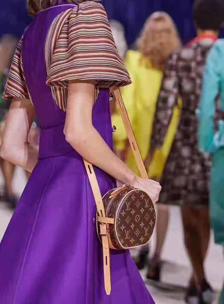 LV M45149 Boîte Chapeau Souple 小号手袋 软圆饼包