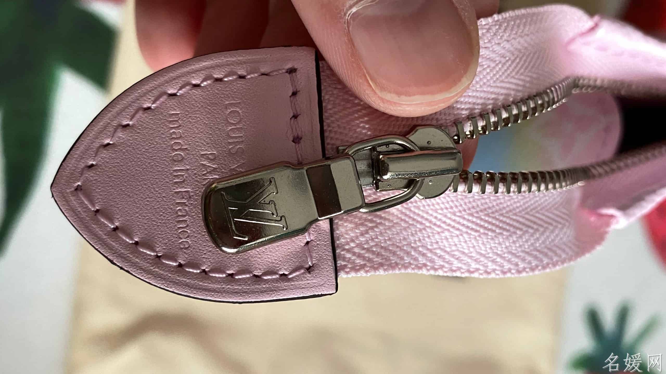 lv春夏限定洗漱包收到啦！｜ 实拍细节 M69137