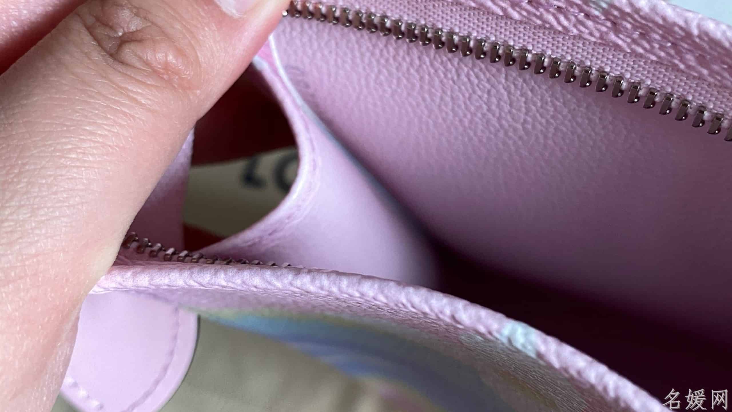 lv春夏限定洗漱包收到啦！｜ 实拍细节 M69137