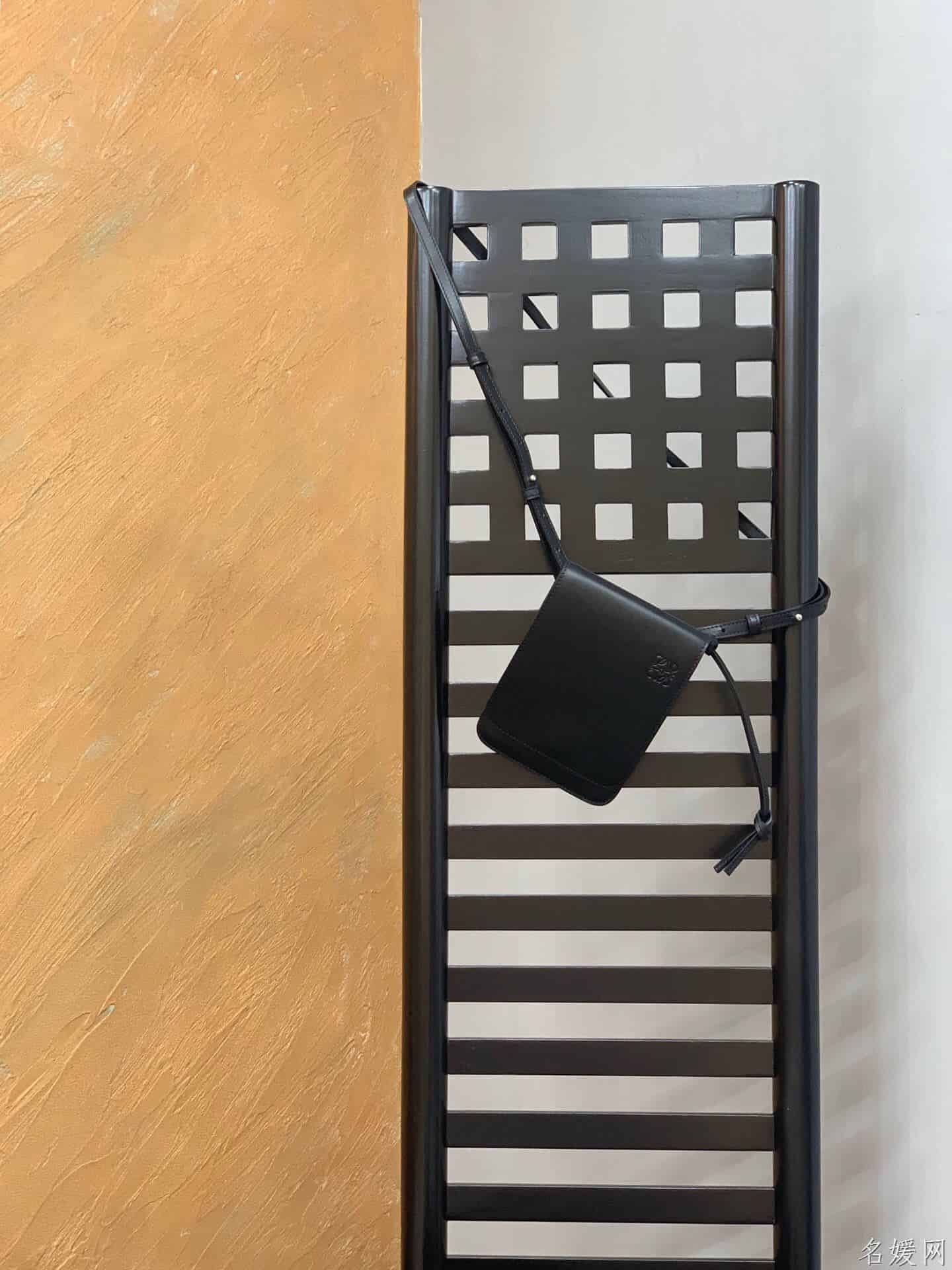 Loewe/罗意威 Gusset Flat Crossbody Bag 手机包