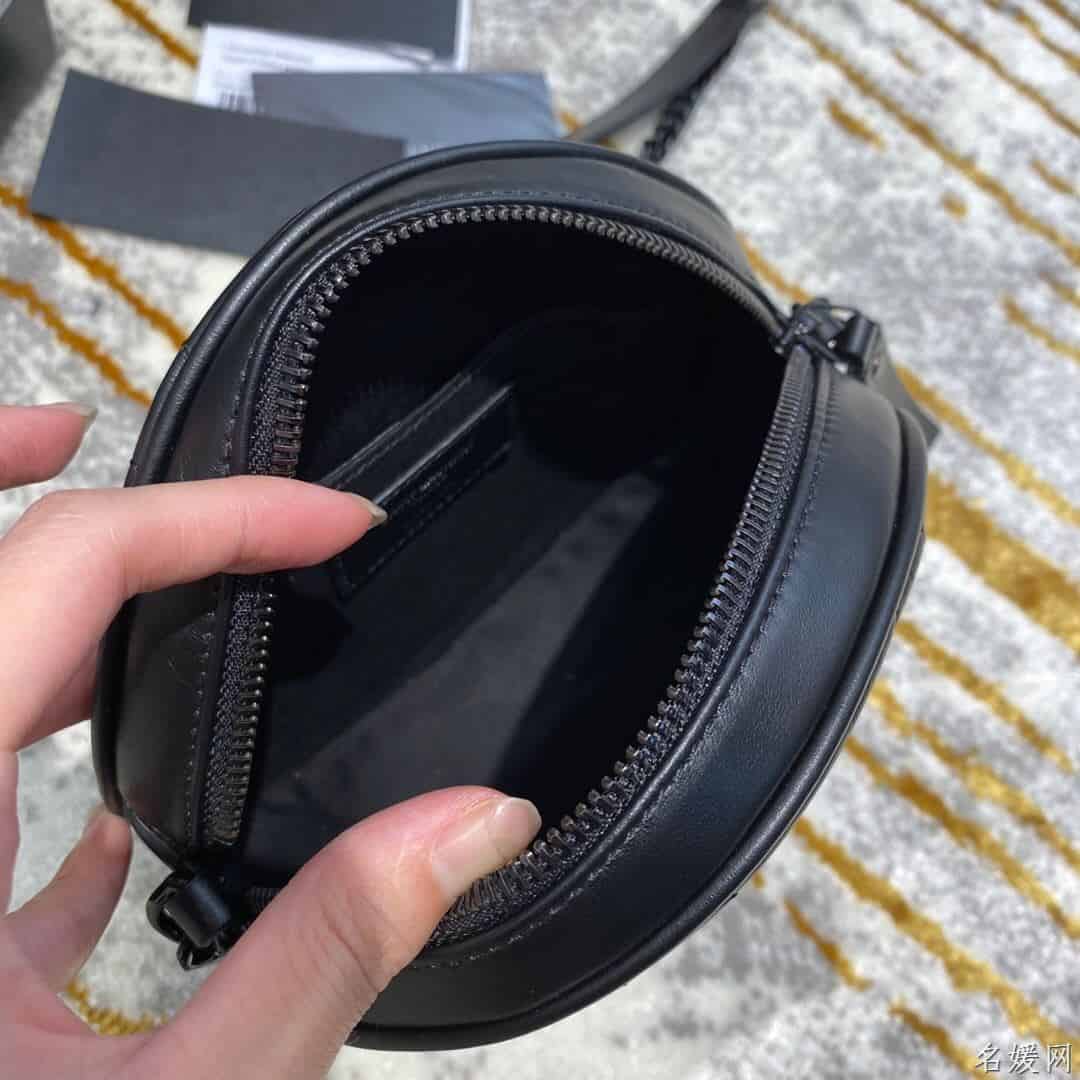 YSL/圣罗兰 VINYLE V形纹绗缝光滑皮革圆形相机包 610436