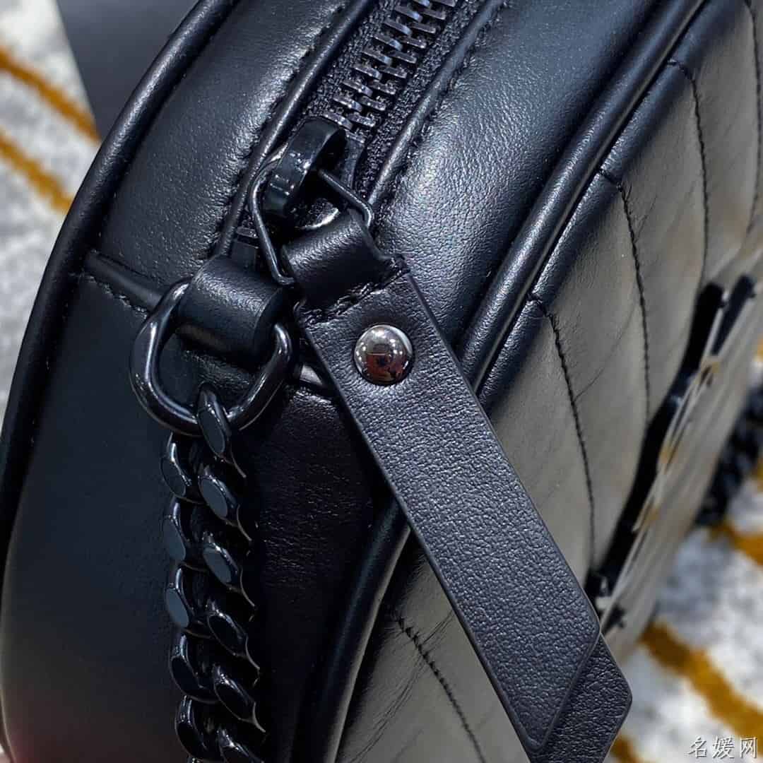 YSL/圣罗兰 VINYLE V形纹绗缝光滑皮革圆形相机包 610436