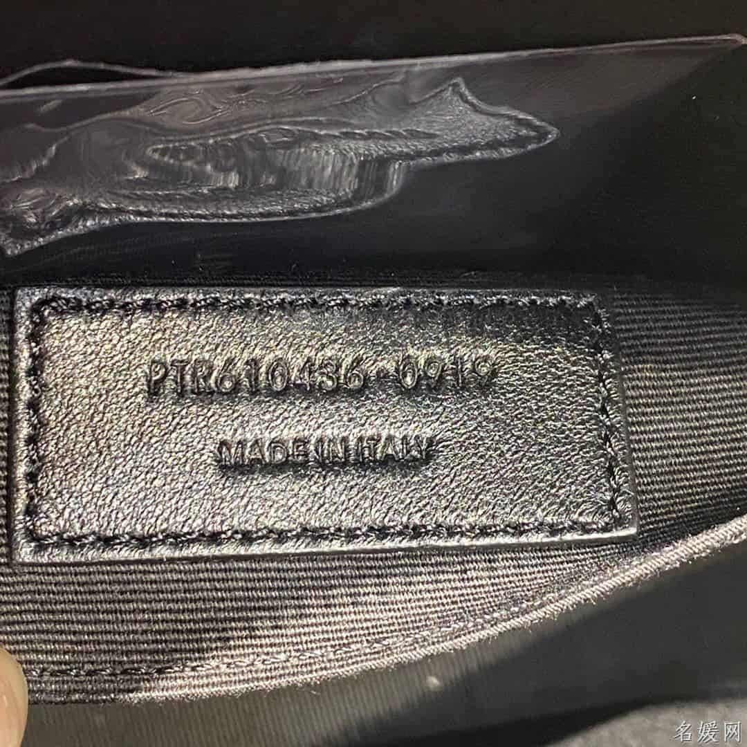 YSL/圣罗兰 VINYLE V形纹绗缝光滑皮革圆形相机包 610436