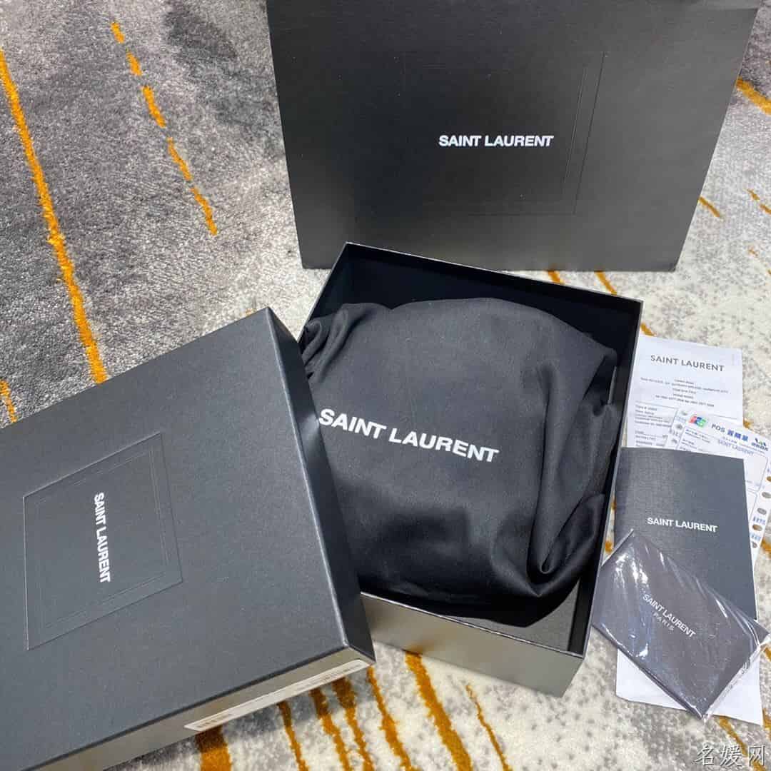 YSL/圣罗兰 VINYLE V形纹绗缝光滑皮革圆形相机包 610436