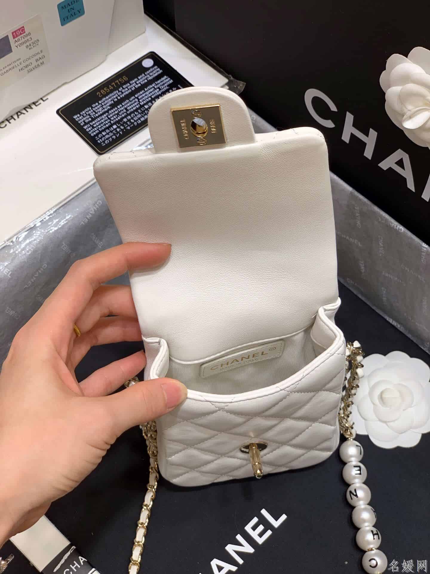 Chanel/香奈儿 2020新款珍珠字母手机包 AS1624