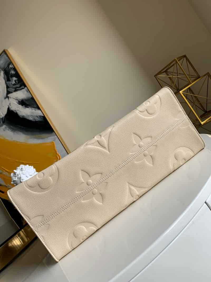 LV M45081 压纹软粒面牛皮Onthego托特包