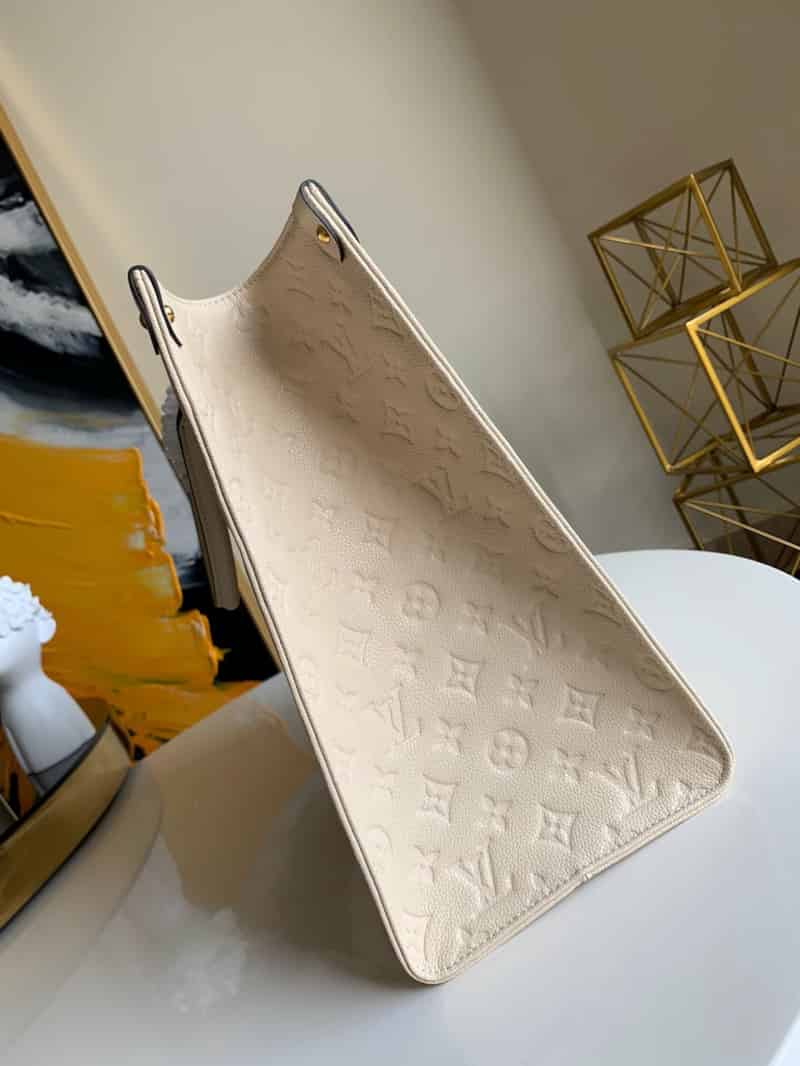 LV M45081 压纹软粒面牛皮Onthego托特包