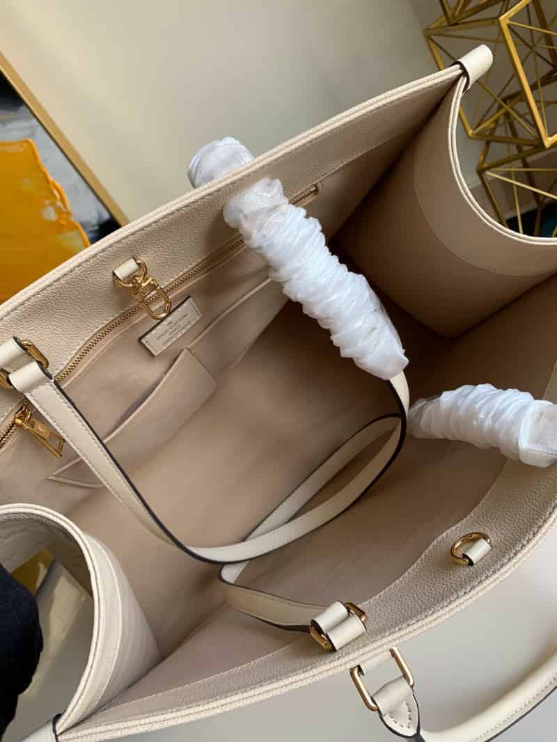 LV M45081 压纹软粒面牛皮Onthego托特包