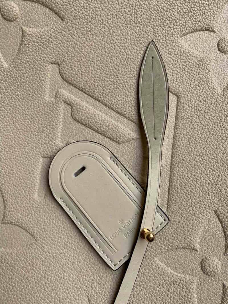 LV M45081 压纹软粒面牛皮Onthego托特包