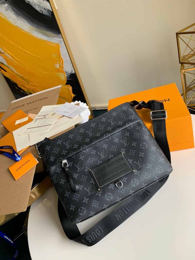 LV M45216 Besace Zippée 中号斜挎邮差包