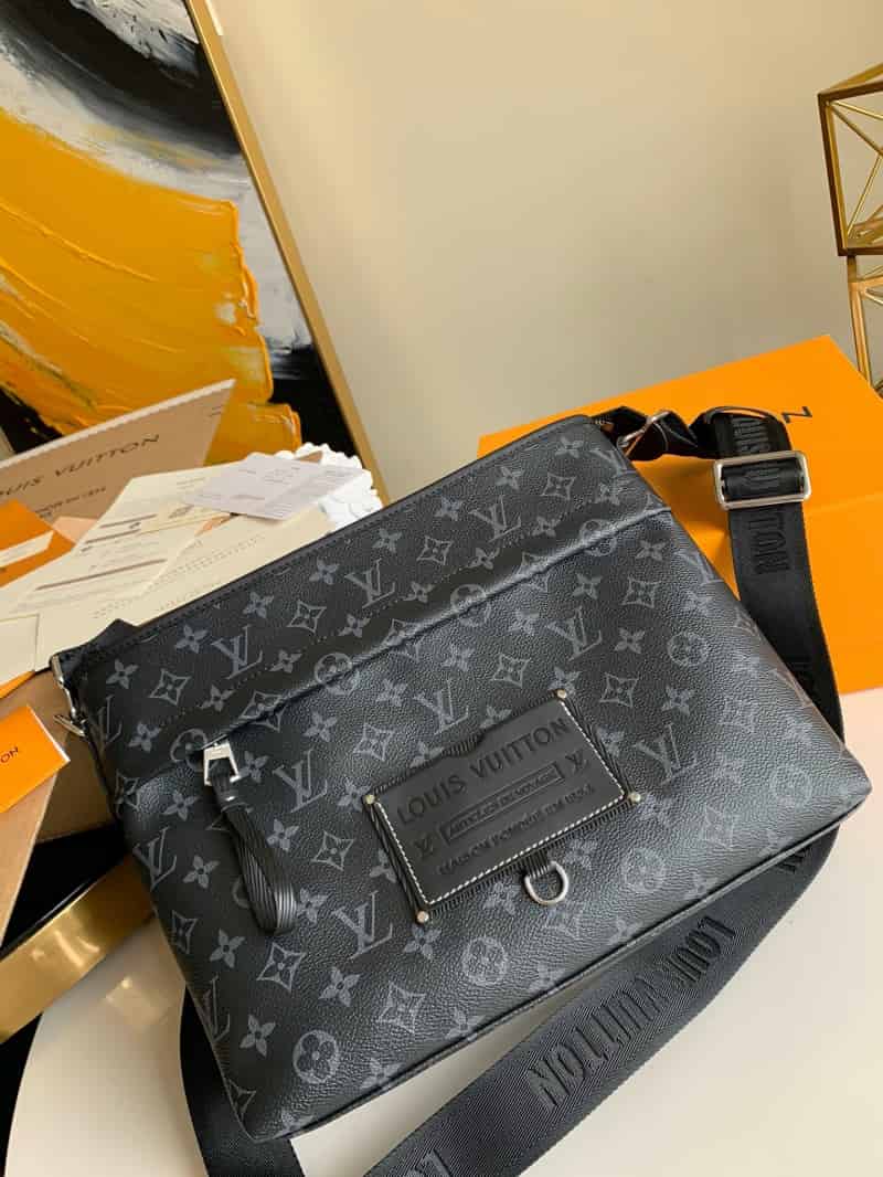 LV M45216 Besace Zippée 中号斜挎邮差包
