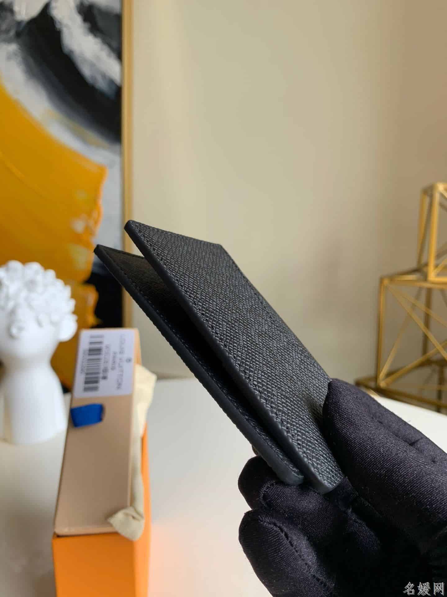 LV 压纹Taïga牛皮口袋钱夹 M30283