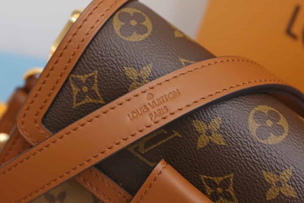 LV M44580 MINI Dauphine 达芙妮单肩斜挎包