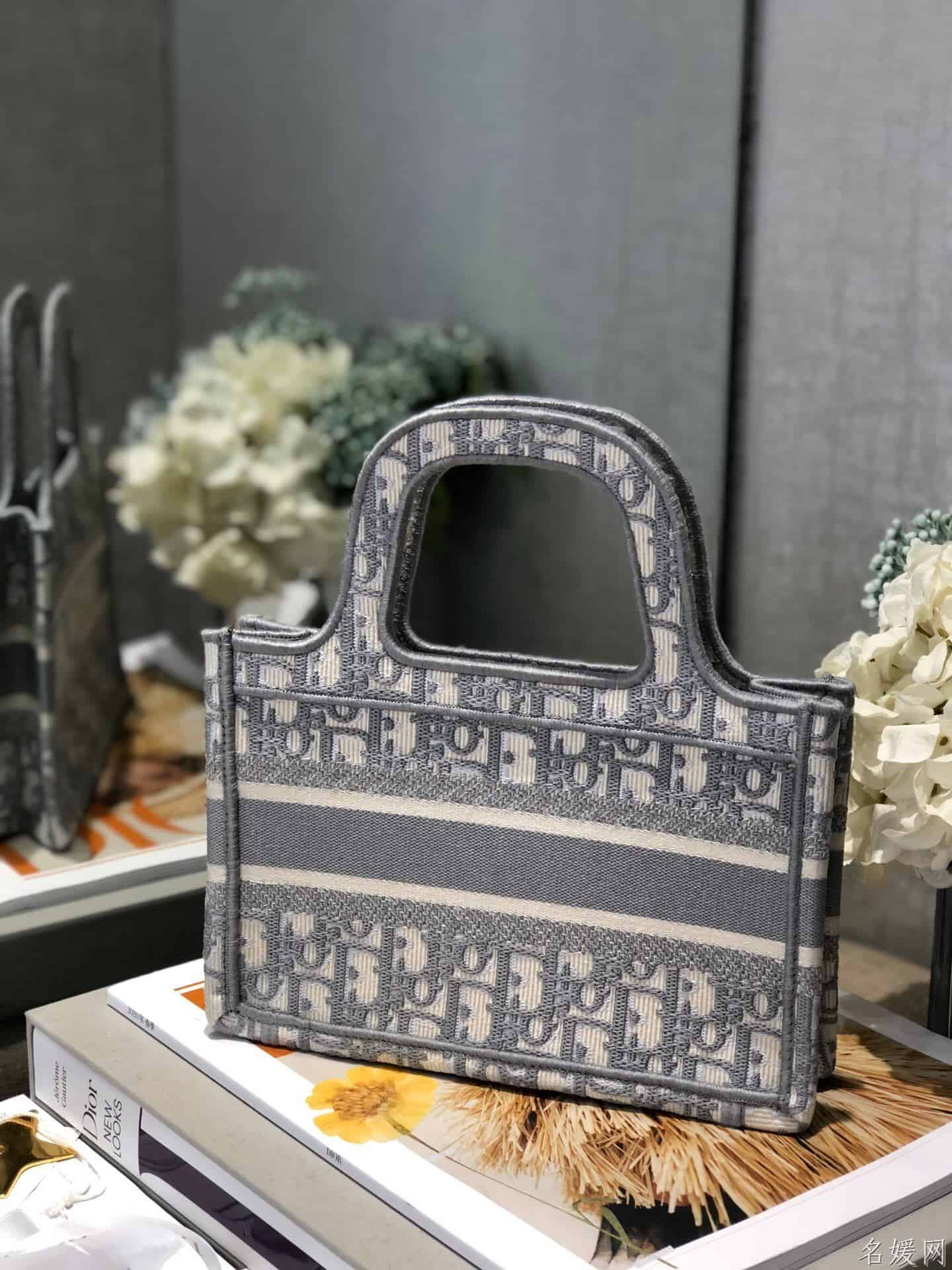 Dior灰色帆布OBLIQUE图案刺绣BOOK TOTE迷你托特包