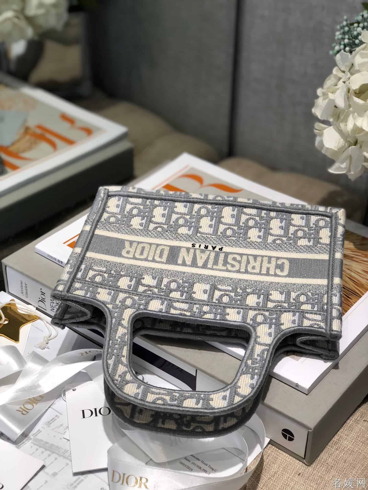Dior灰色帆布OBLIQUE图案刺绣BOOK TOTE迷你托特包