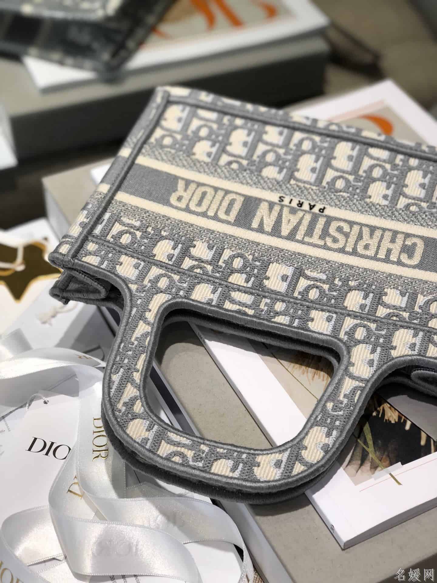 Dior灰色帆布OBLIQUE图案刺绣BOOK TOTE迷你托特包