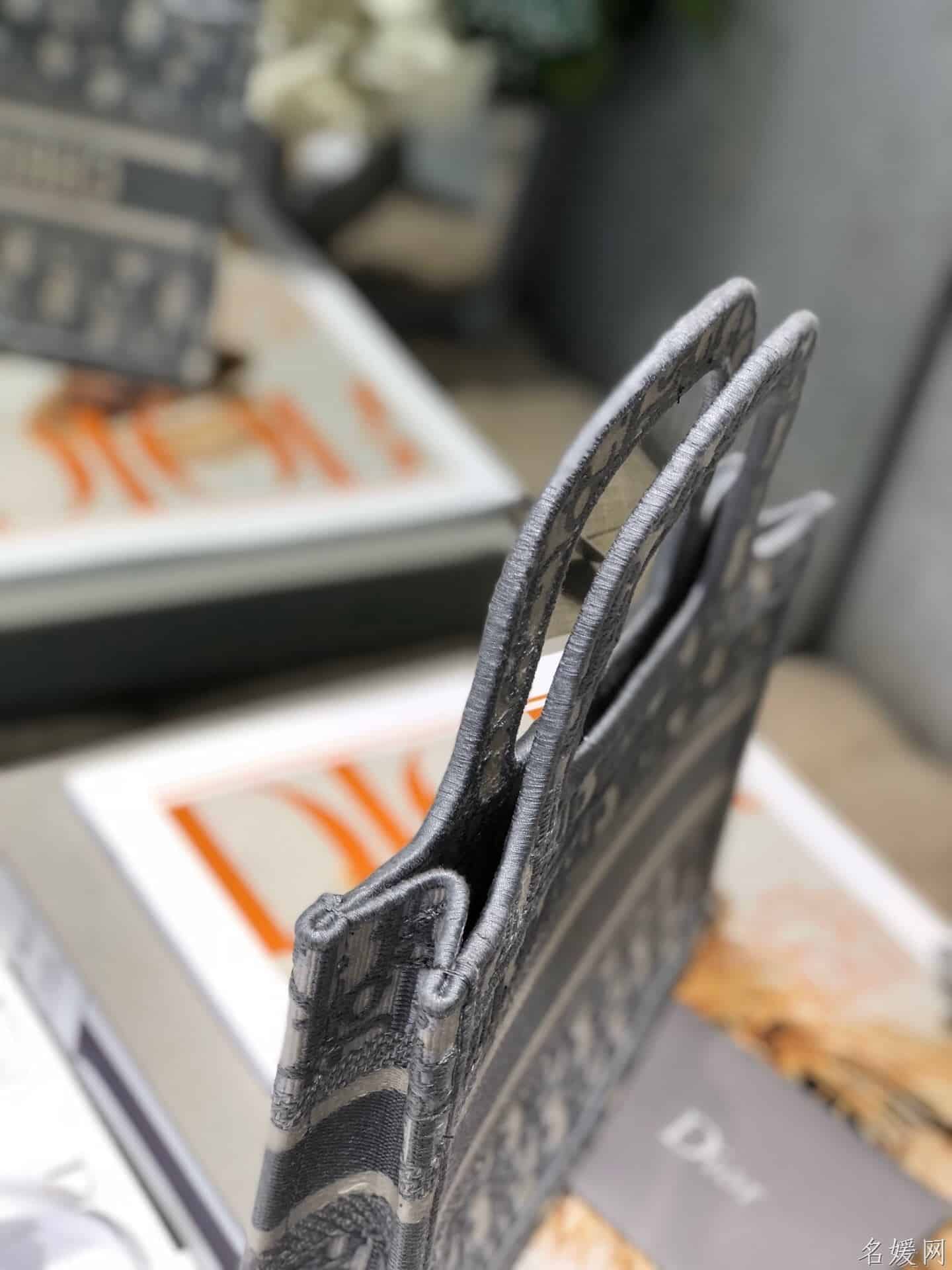 Dior灰色帆布OBLIQUE图案刺绣BOOK TOTE迷你托特包