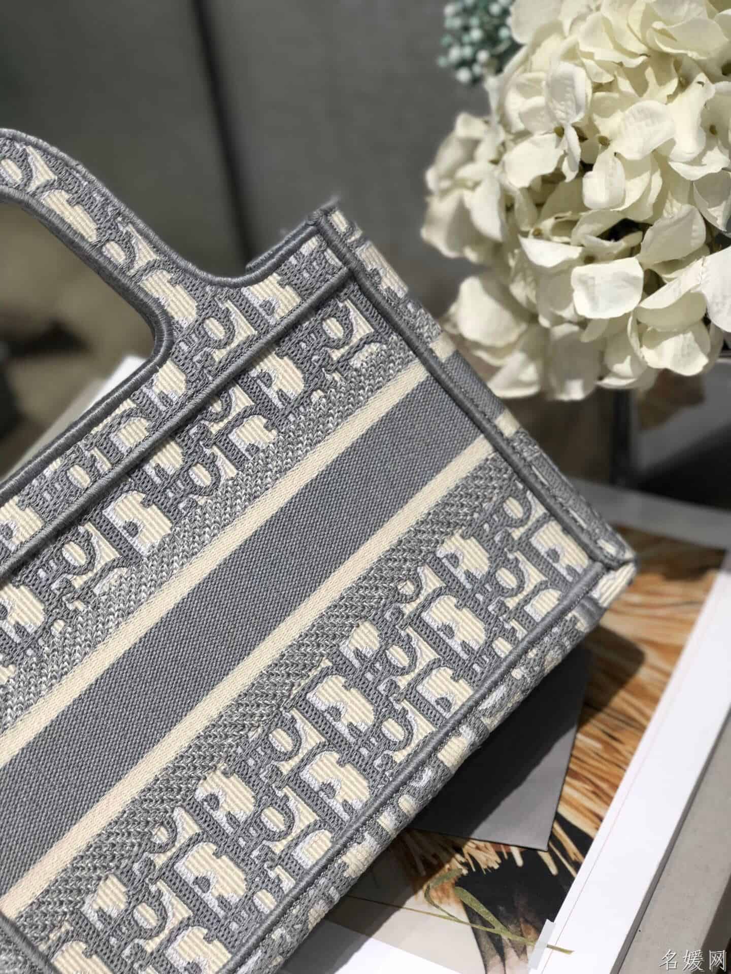 Dior灰色帆布OBLIQUE图案刺绣BOOK TOTE迷你托特包