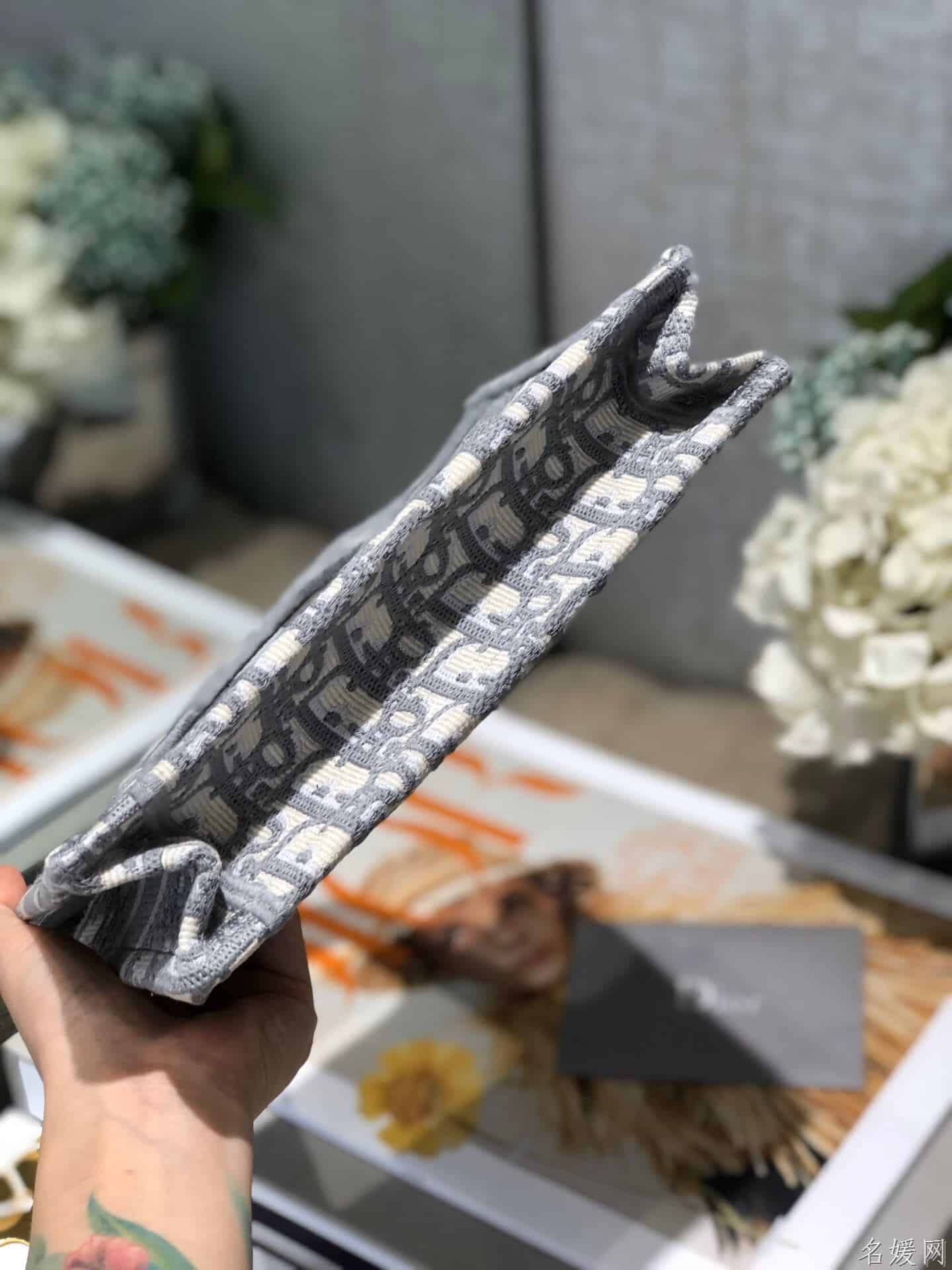 Dior灰色帆布OBLIQUE图案刺绣BOOK TOTE迷你托特包