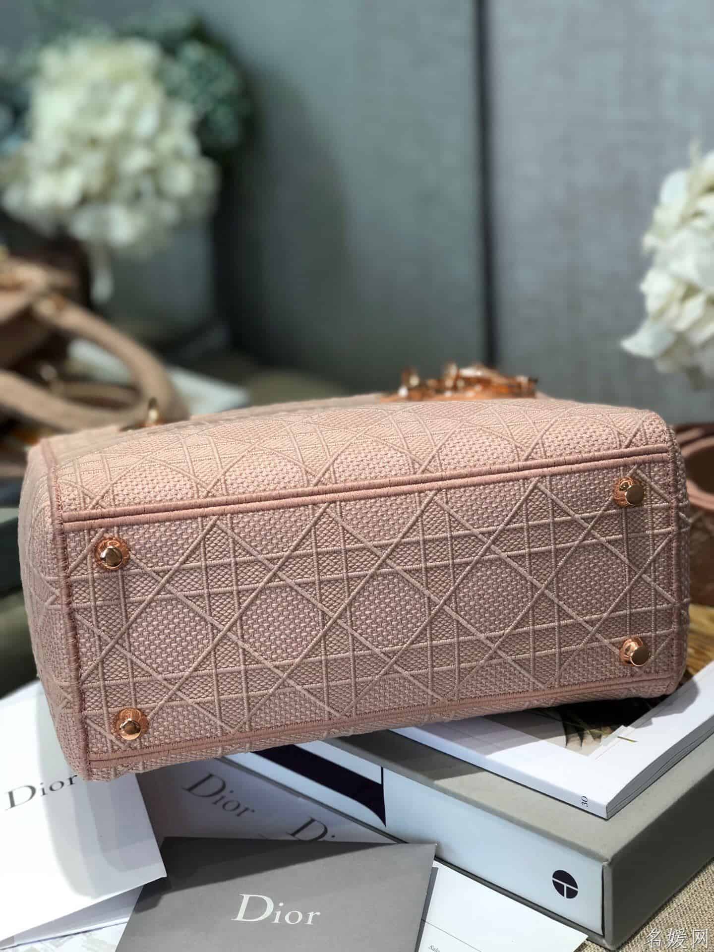 Dior/迪奥 中号玫瑰粉色刺绣藤格纹Lady D-Lite戴妃包 M957