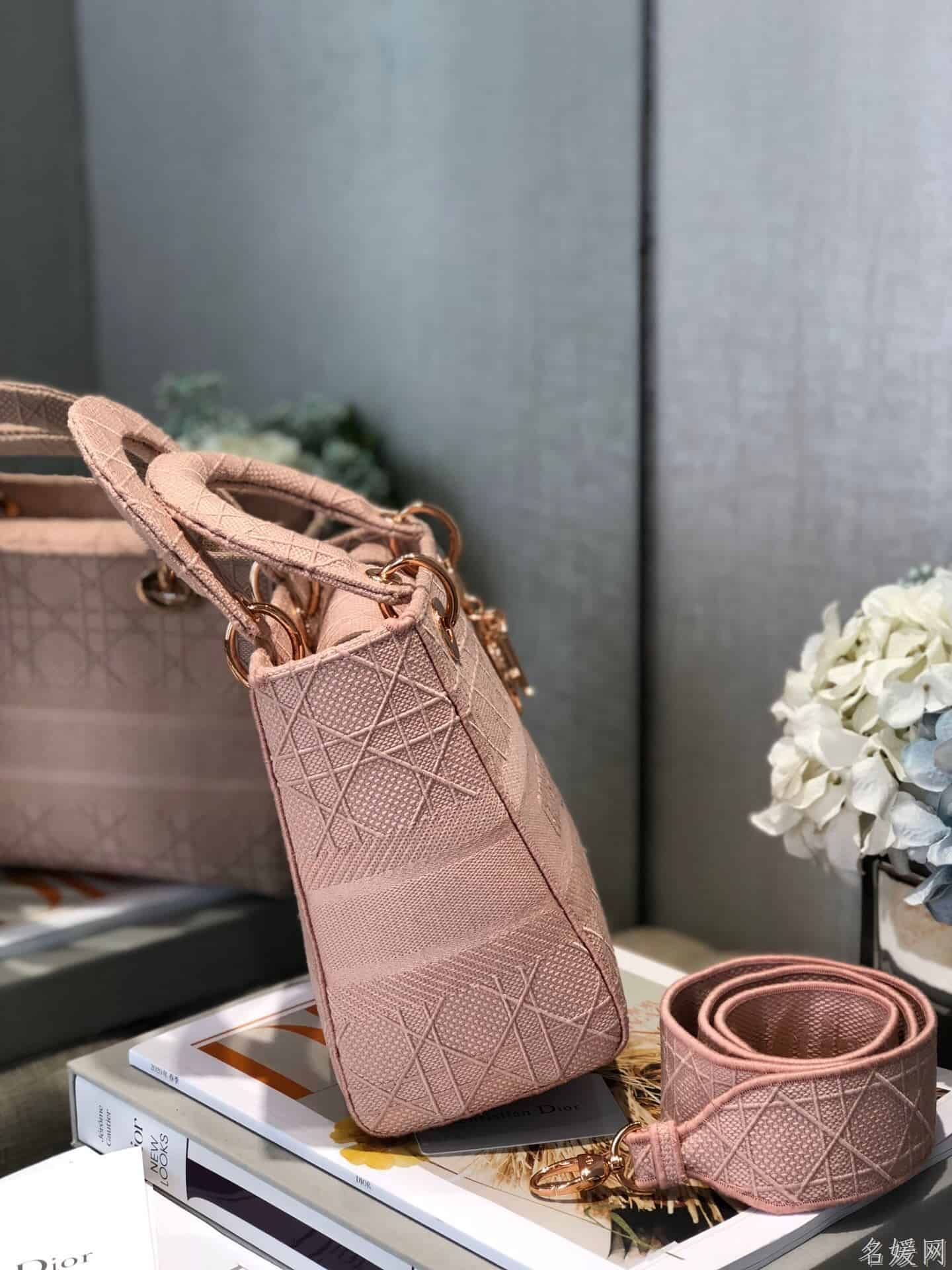 Dior/迪奥 中号玫瑰粉色刺绣藤格纹Lady D-Lite戴妃包 M957