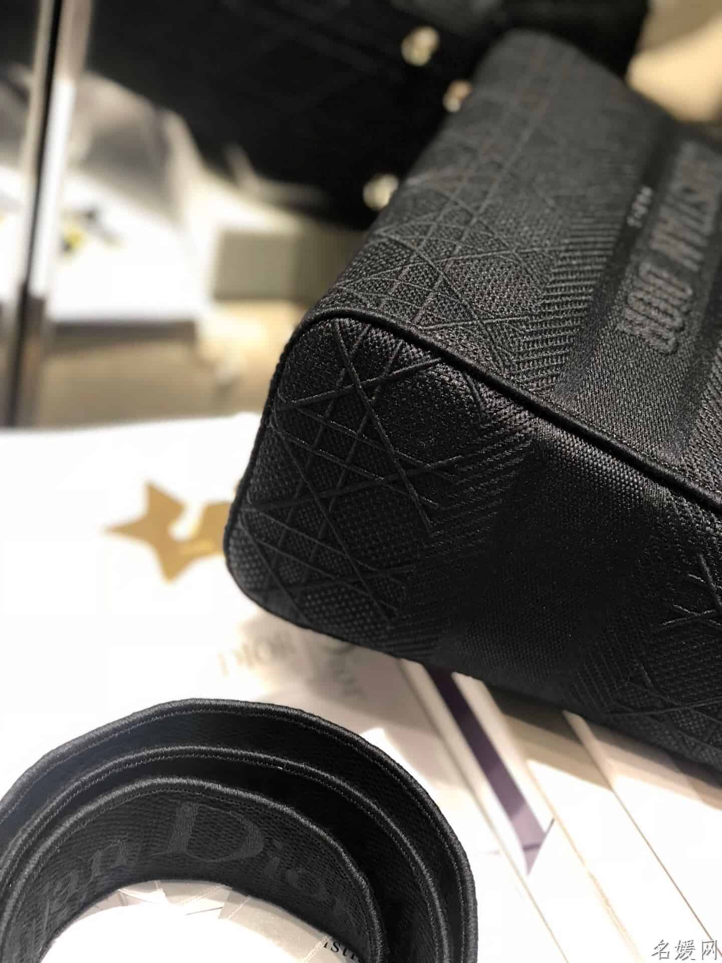 Dior/迪奥 中号黑色刺绣藤格纹Lady D-Lite戴妃包 M989