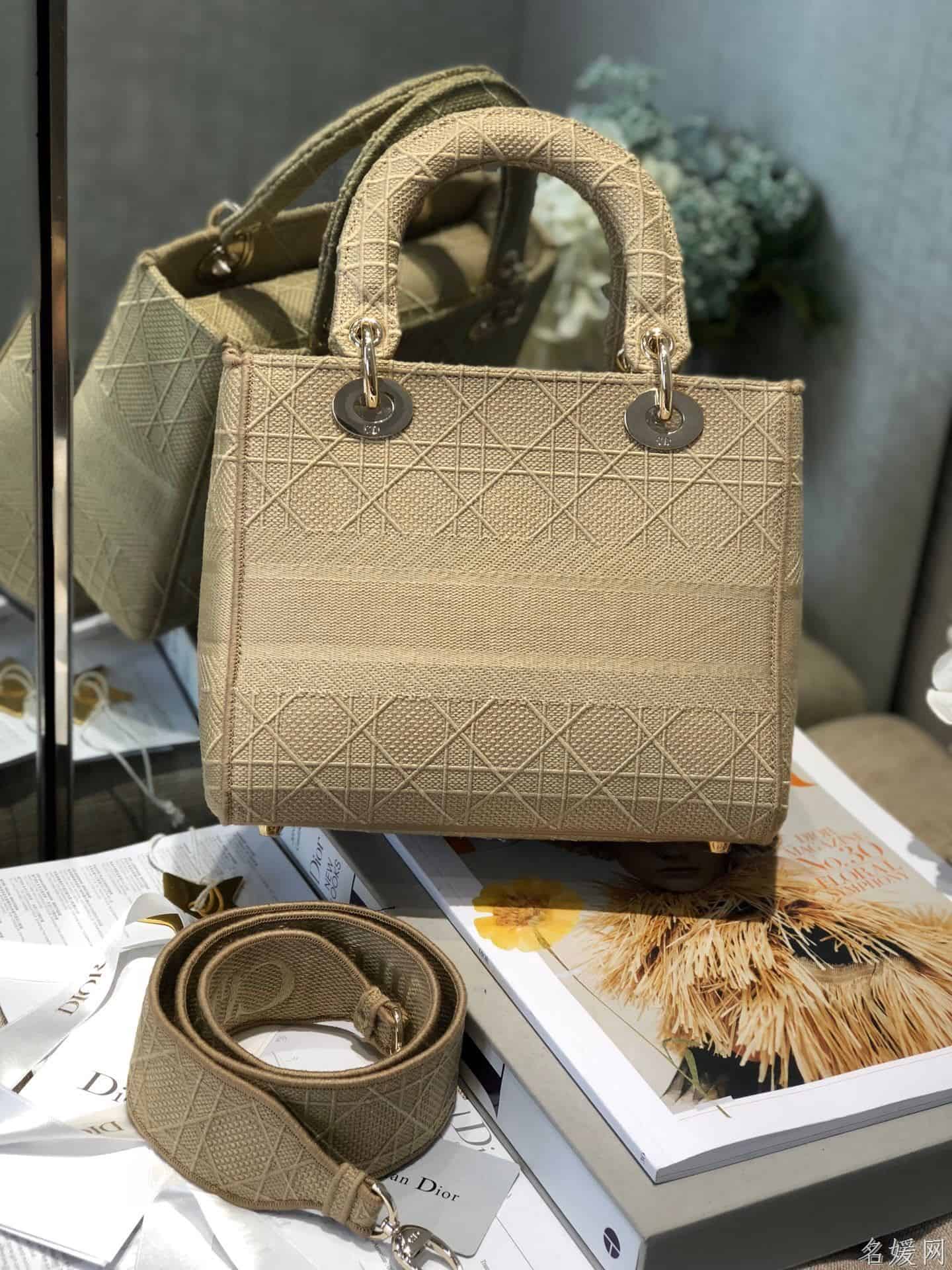 Dior/迪奥 中号米色刺绣藤格纹Lady D-Lite戴妃包 M919
