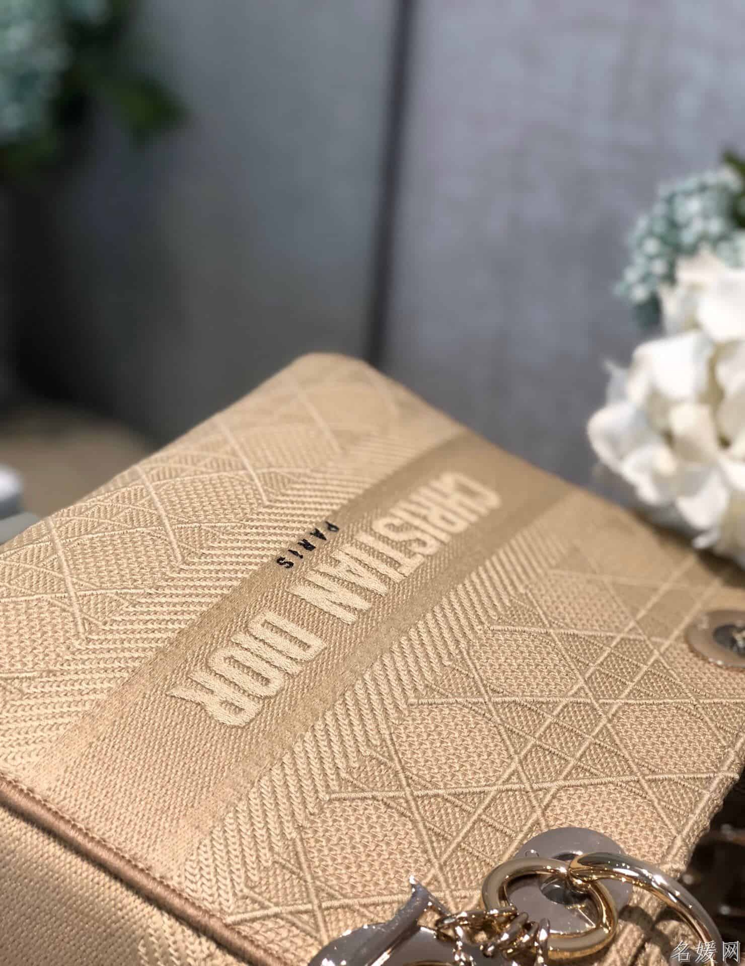 Dior/迪奥 中号米色刺绣藤格纹Lady D-Lite戴妃包 M919