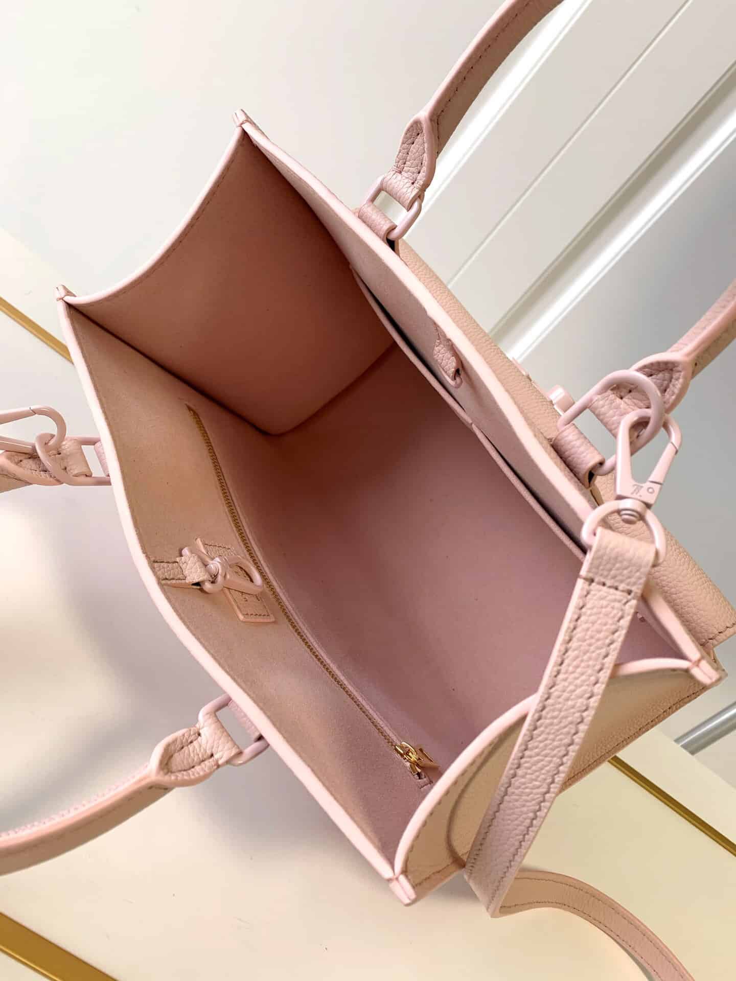 LV LOCKME TOTE 小号手袋 M55845 M55817 M55818