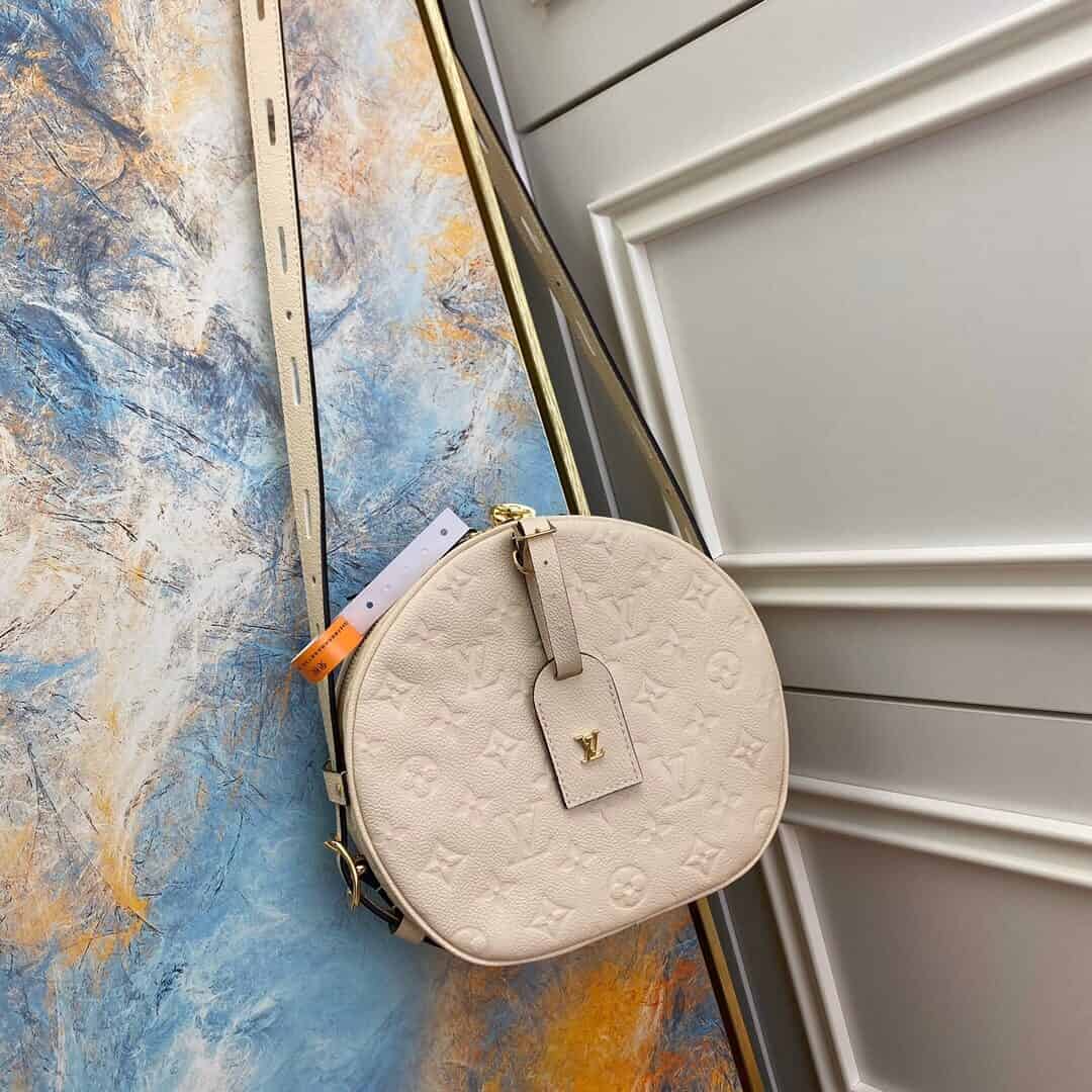 LV M45276 Boite Chapeau Souple全皮压纹圆饼包