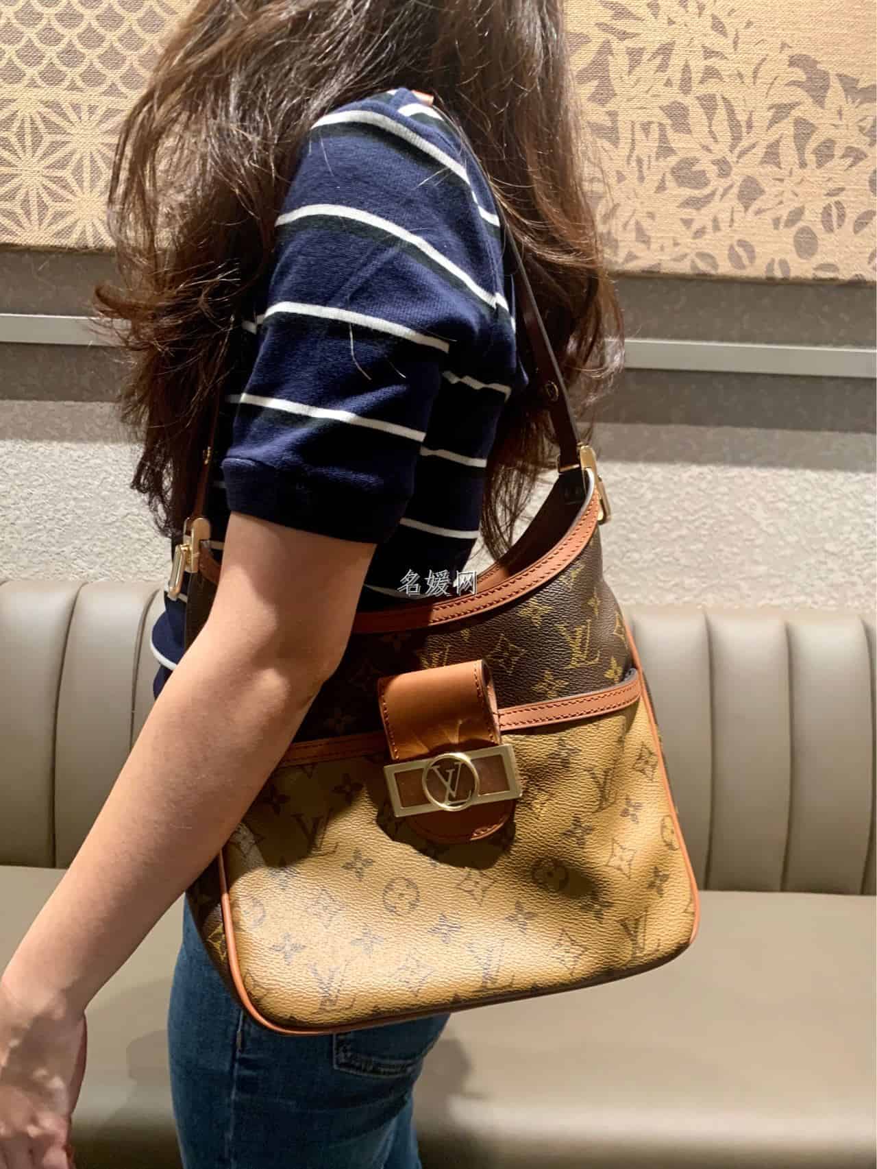 LV M45194 Hobo Dauphine 达芙妮小号单肩腋下包半月包