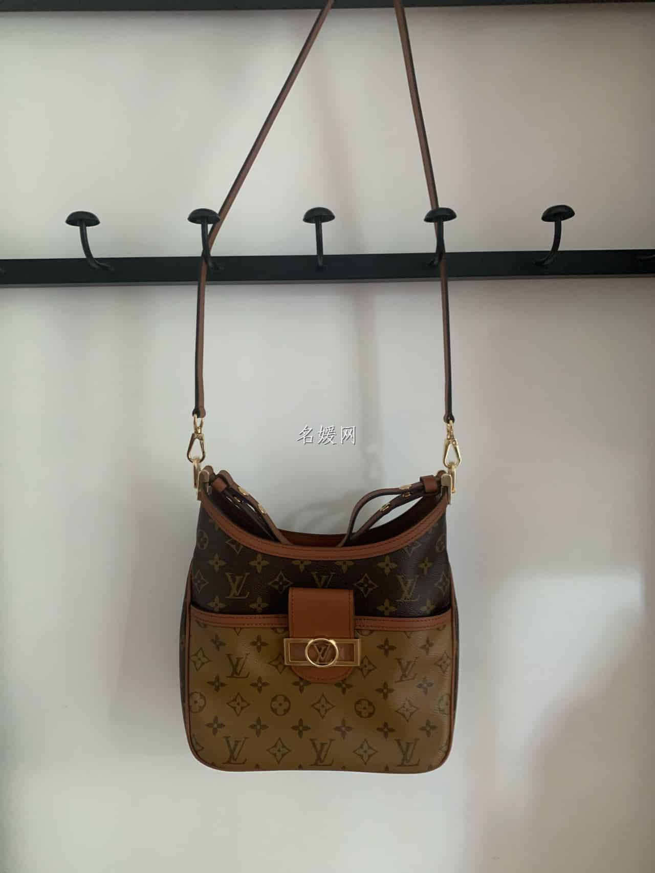 LV M45194 Hobo Dauphine 达芙妮小号单肩腋下包半月包