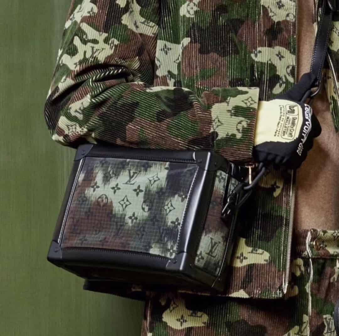 LV M56428 军绿色尼龙迷彩印花Soft Trunk斜挎包