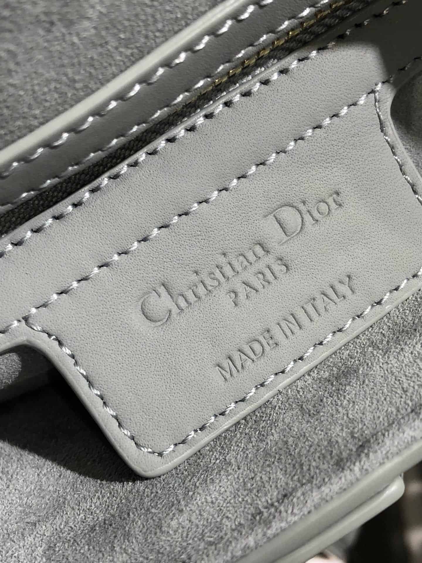 Dior 灰色哑光牛皮革马鞍包Saddle bag M0446ILLO_M41G
