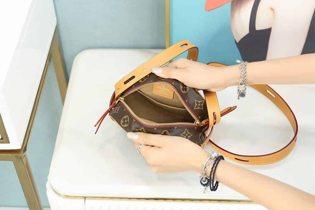 LV M45149 BOITE CHAPEAU SOUPLE PM