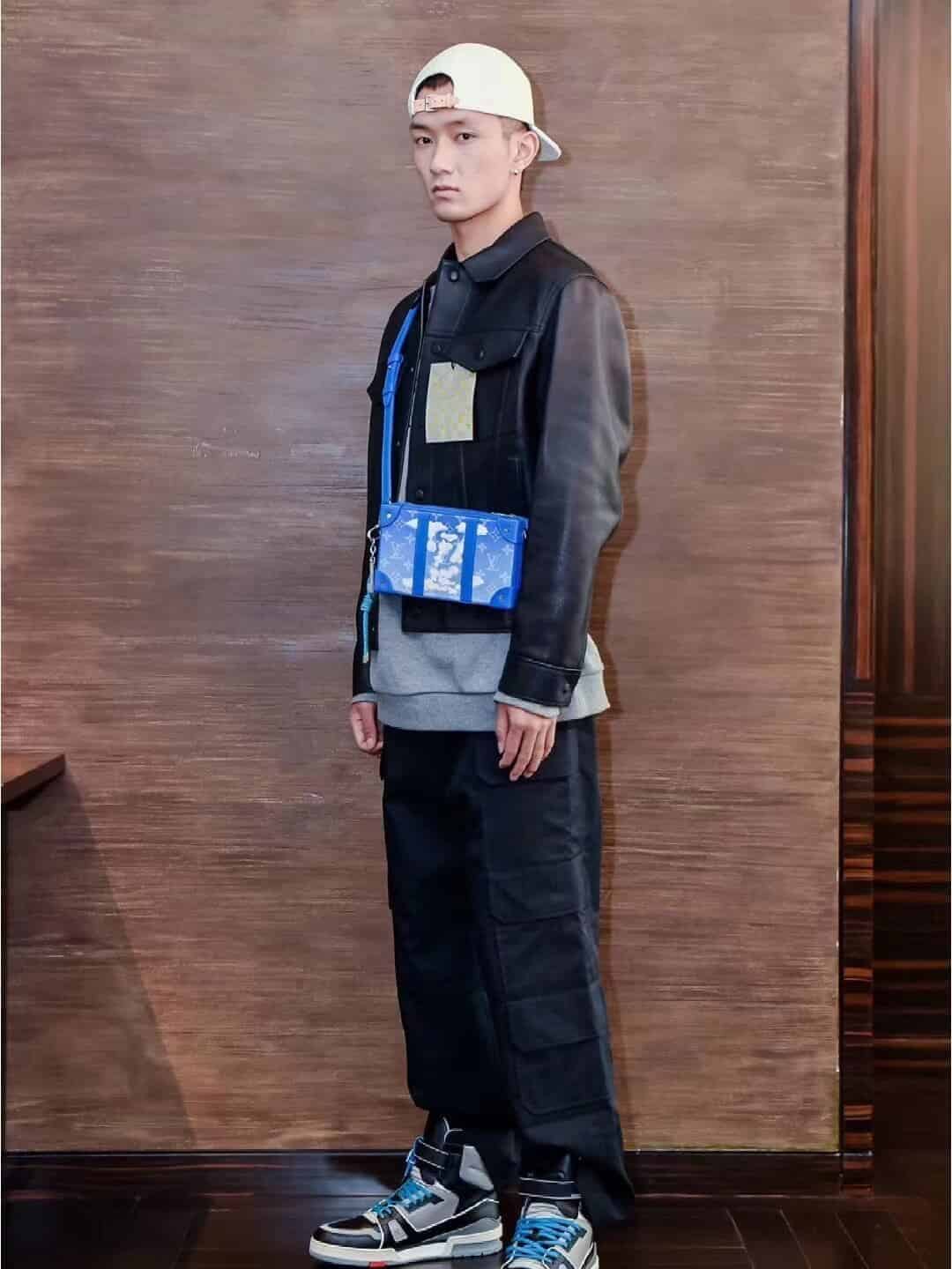 LV M45432 蓝天白云朵系列Soft Trunk Wallet盒子斜挎包