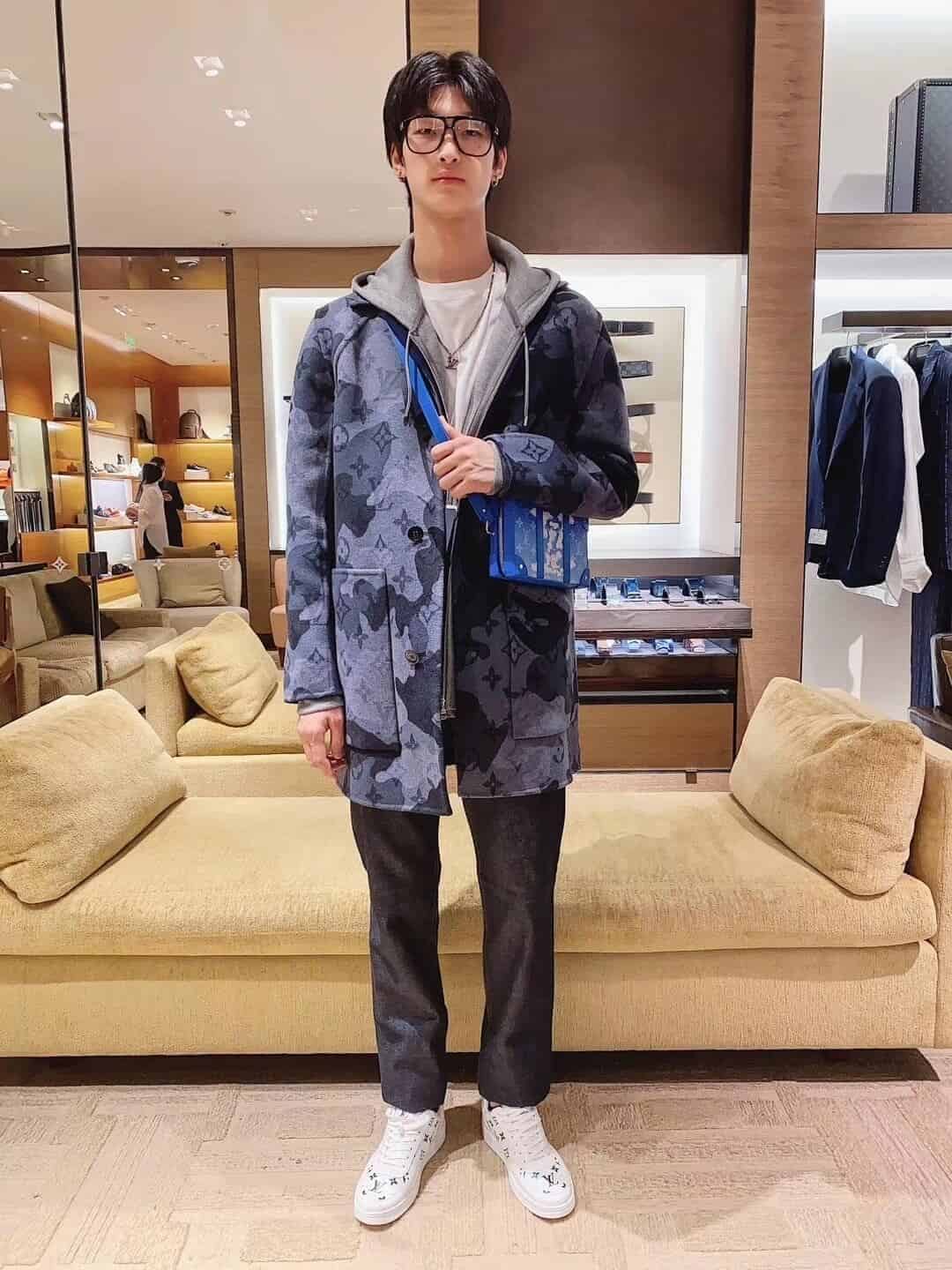 LV M45432 蓝天白云朵系列Soft Trunk Wallet盒子斜挎包