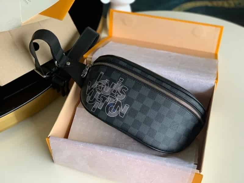 LV N40295 Bumbag 腰包 2020新款灰色交织字母腰包
