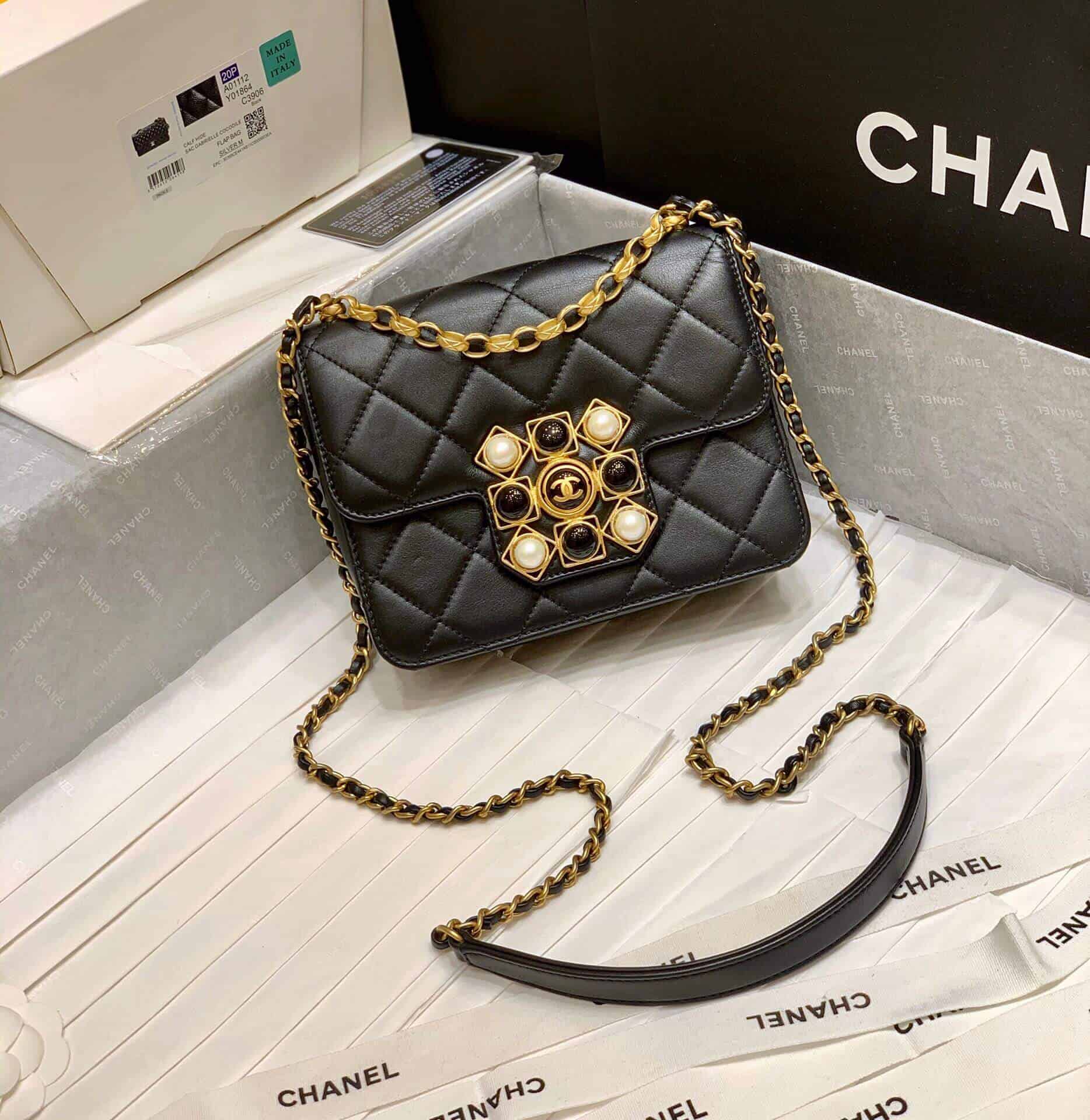 Chanel Logo珍珠玛瑙菱格牛皮链条口盖包斜挎包 AS1889