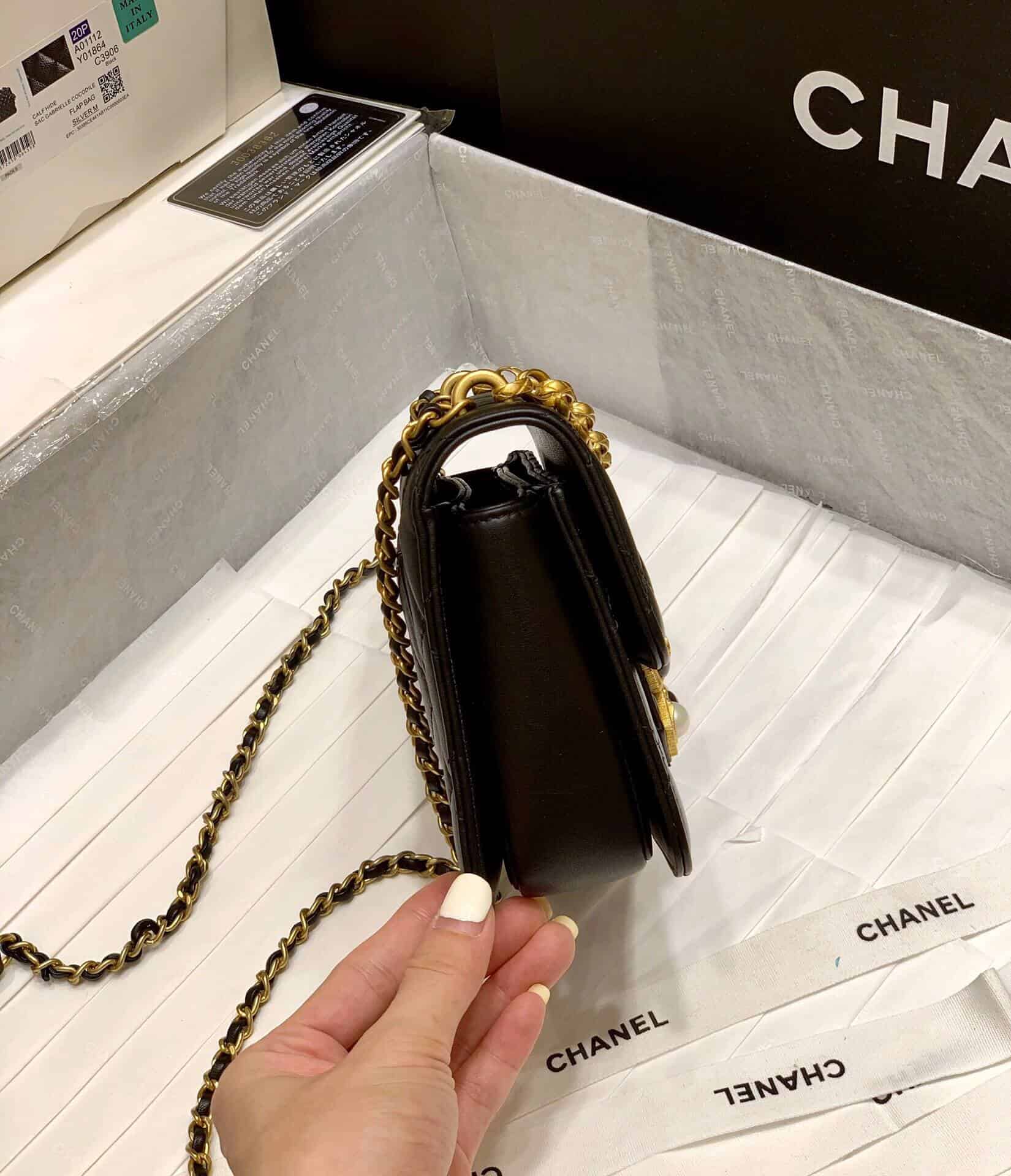 Chanel Logo珍珠玛瑙菱格牛皮链条口盖包斜挎包 AS1889