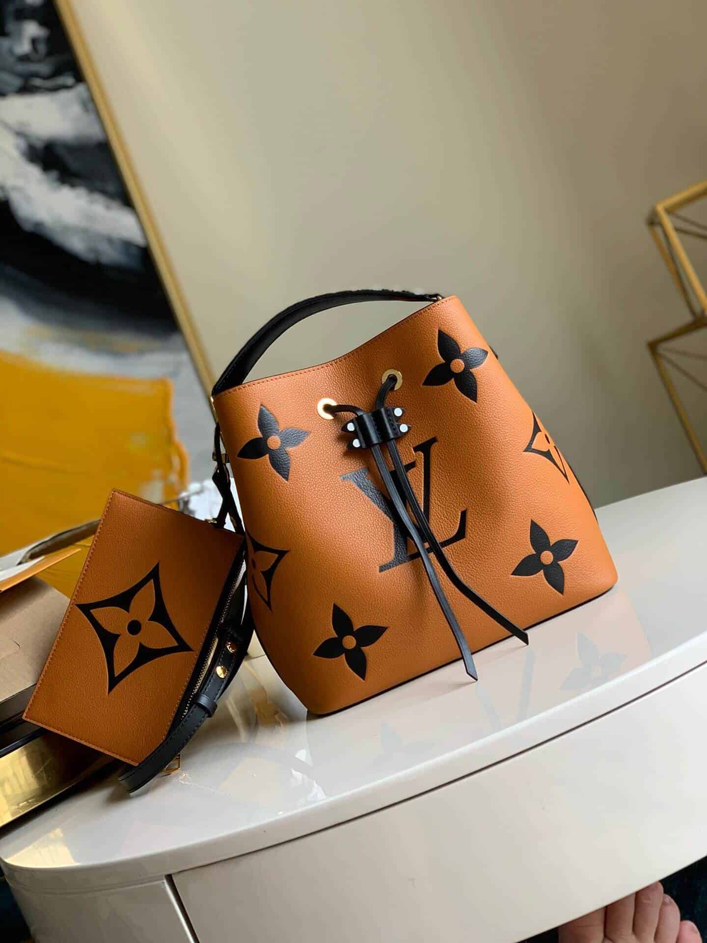 M56888 LV 2020新款CRAFTY NÉONOÉ 中号水桶包