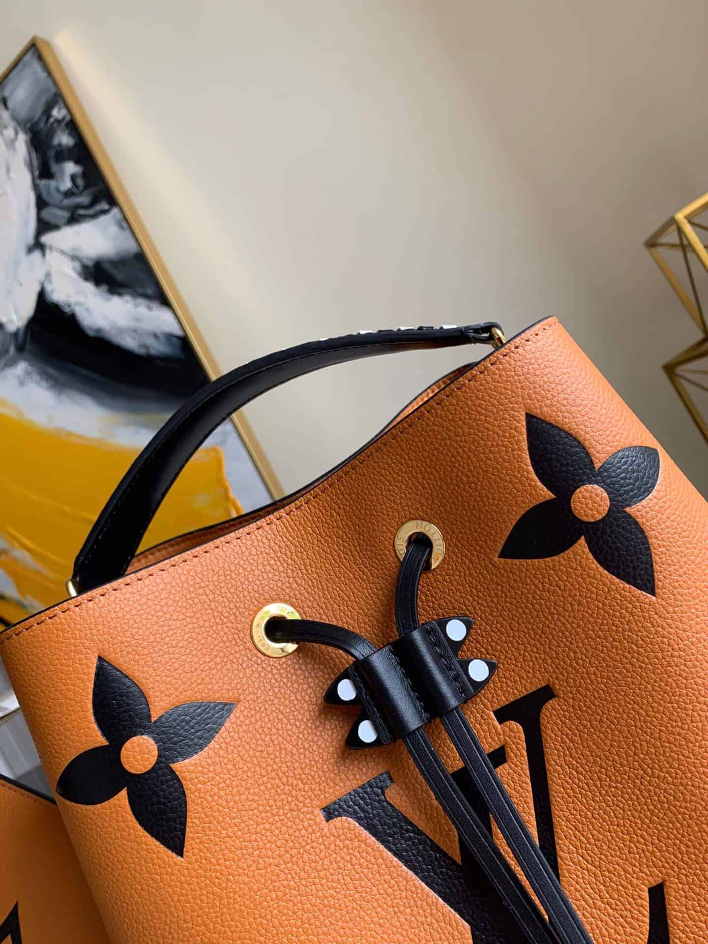 M56888 LV 2020新款CRAFTY NÉONOÉ 中号水桶包