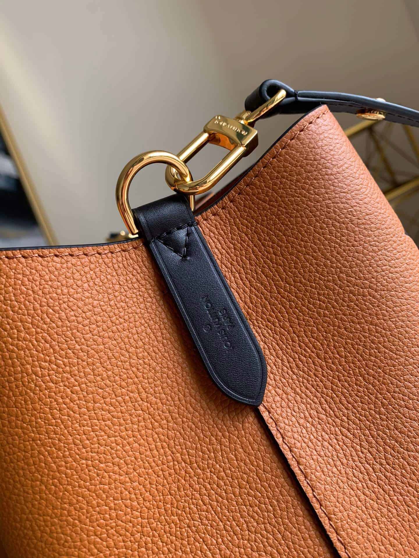 M56888 LV 2020新款CRAFTY NÉONOÉ 中号水桶包