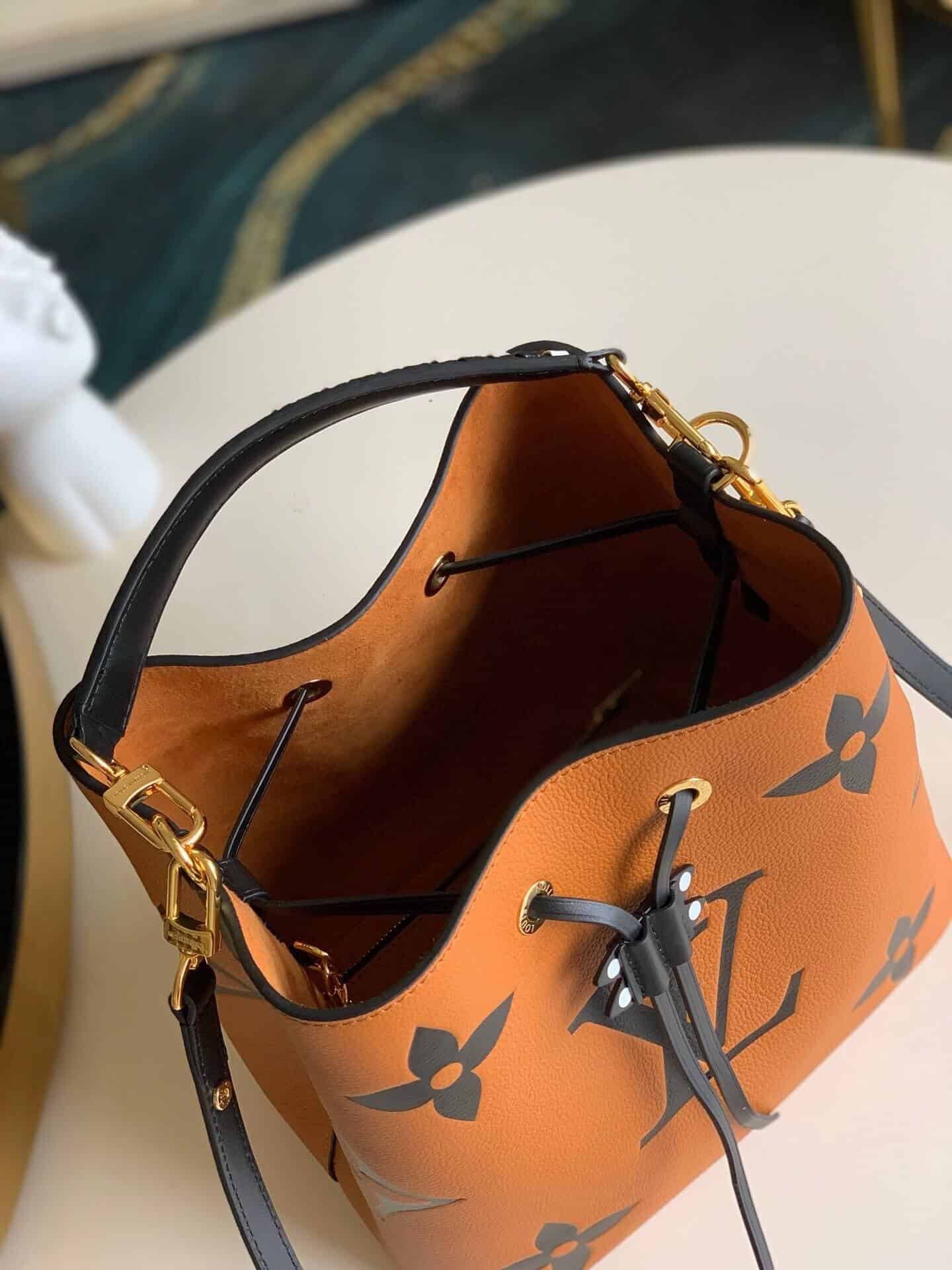 M56888 LV 2020新款CRAFTY NÉONOÉ 中号水桶包