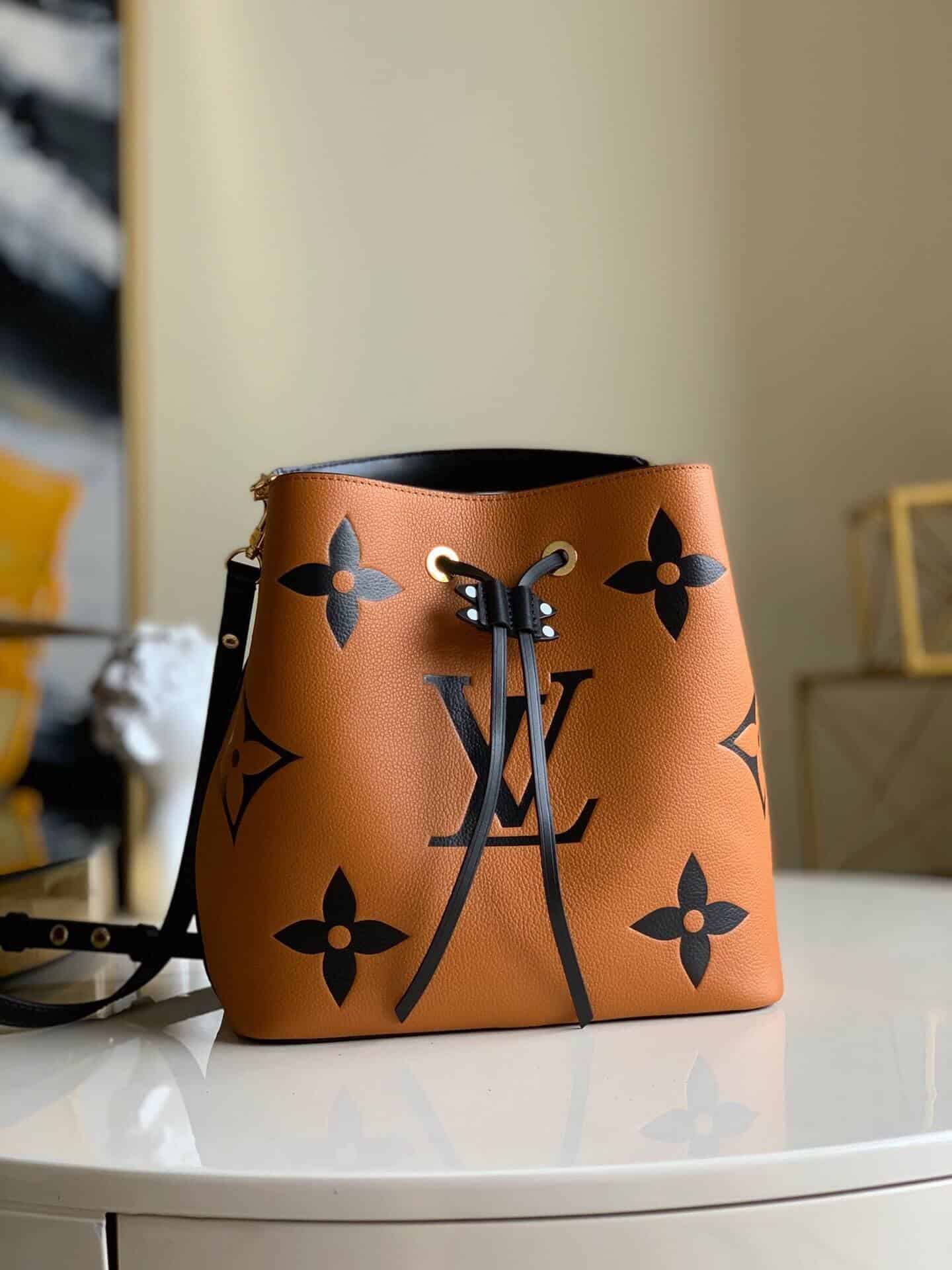 M56888 LV 2020新款CRAFTY NÉONOÉ 中号水桶包