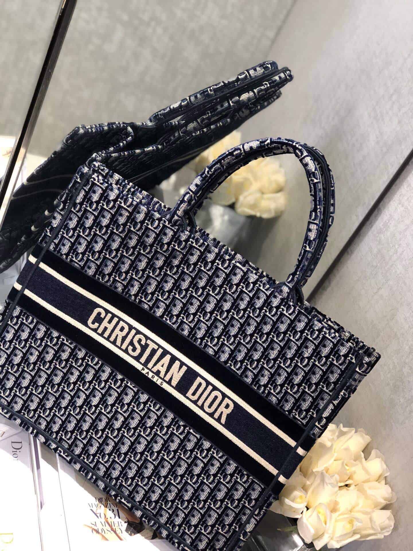 Dior 蓝色天鹅绒 Oblique Book Tote 购物袋 M1286ZWVF_M928