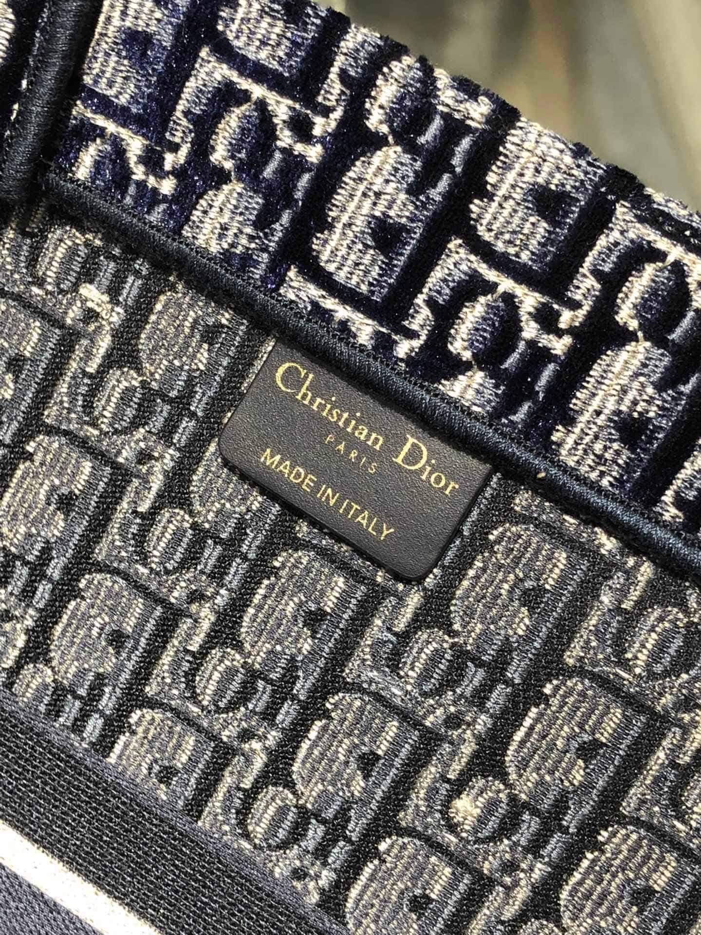 Dior 蓝色天鹅绒 Oblique Book Tote 购物袋 M1286ZWVF_M928