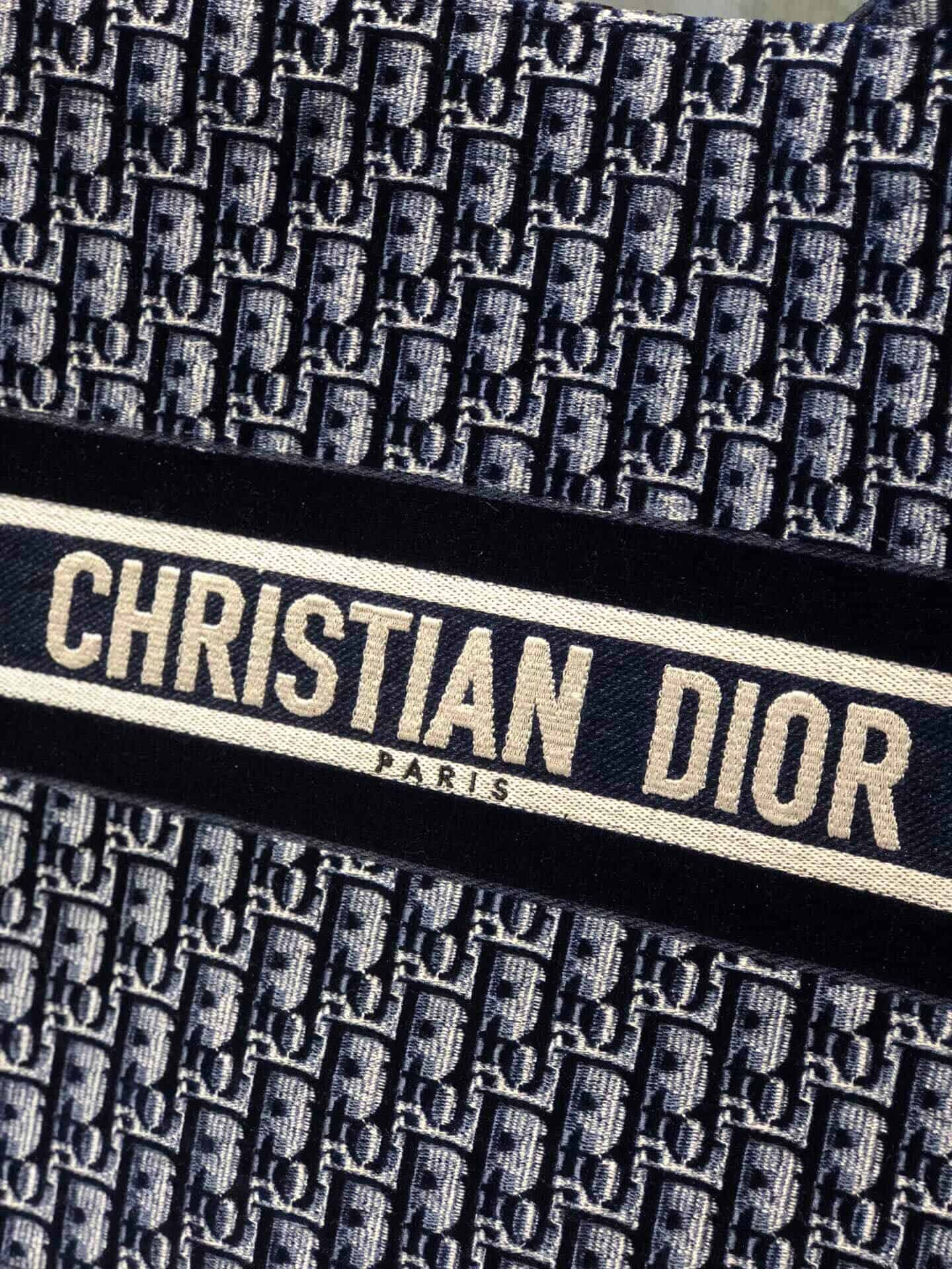 Dior 蓝色天鹅绒 Oblique Book Tote 购物袋 M1286ZWVF_M928